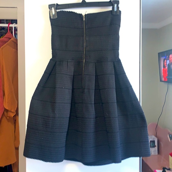 Strapless Black Puff Dress - Picture 4 of 4